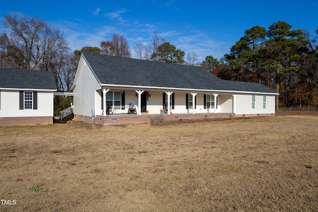 view of front facade featuring covered porch and a front lawn