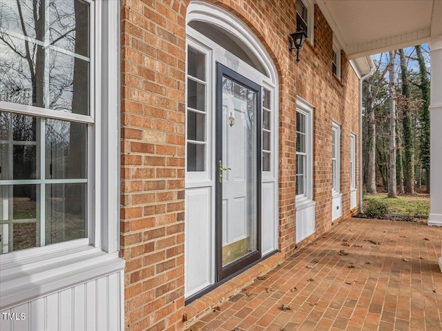 doorway to property with covered porch