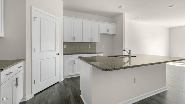 kitchen featuring dark hardwood / wood-style flooring, a kitchen island with sink, sink, and white cabinets