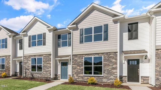 view of property featuring a front lawn