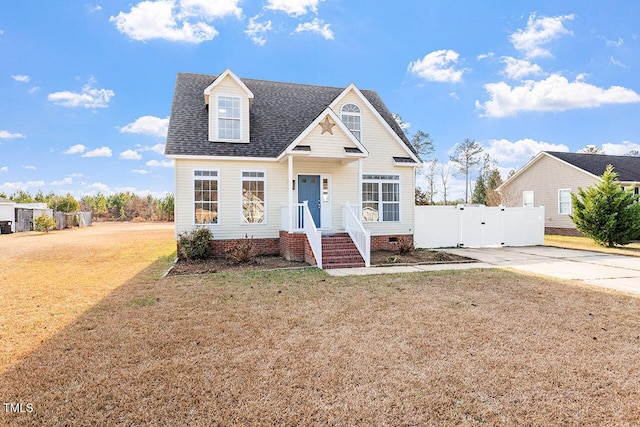 view of front of house featuring a front lawn