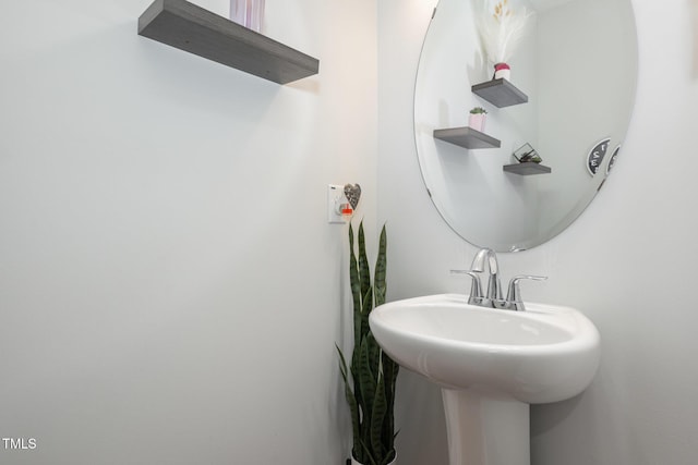 bathroom featuring sink