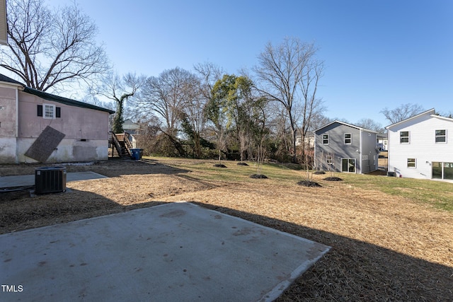 view of yard featuring a patio area