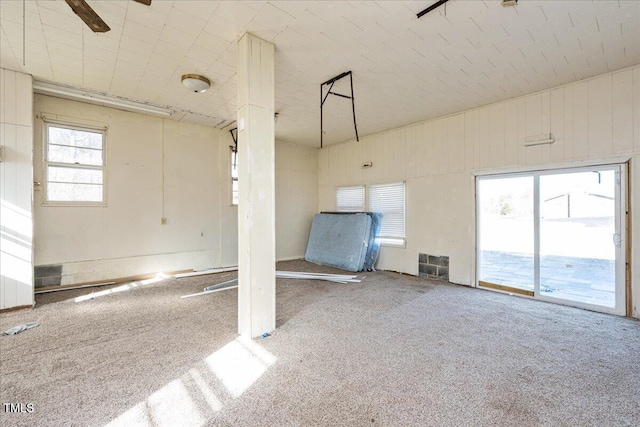 garage featuring ceiling fan