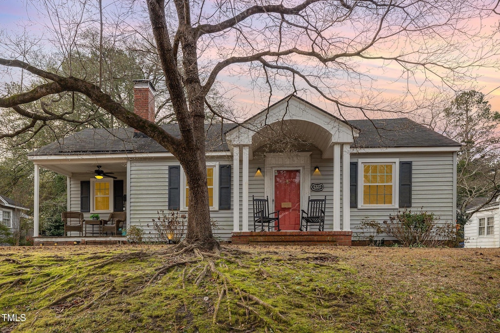 view of front facade featuring a porch