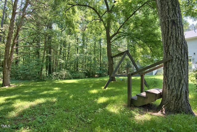 view of yard with a view of trees