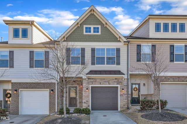 townhome / multi-family property featuring a garage