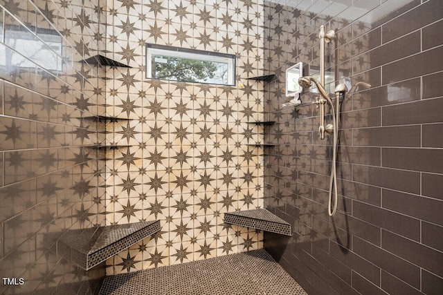 bathroom featuring tiled shower