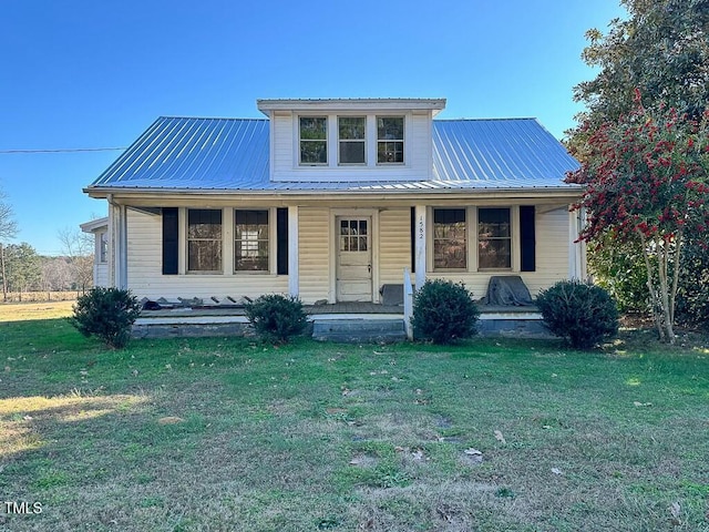 view of front facade featuring a front lawn