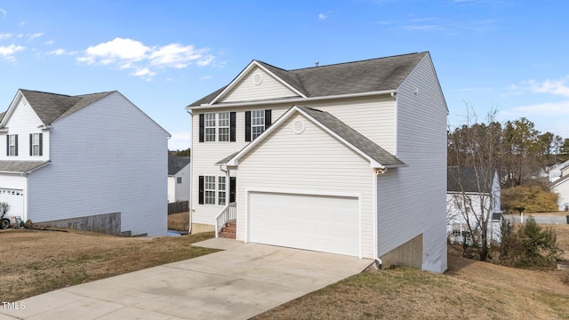 front facade featuring a front yard