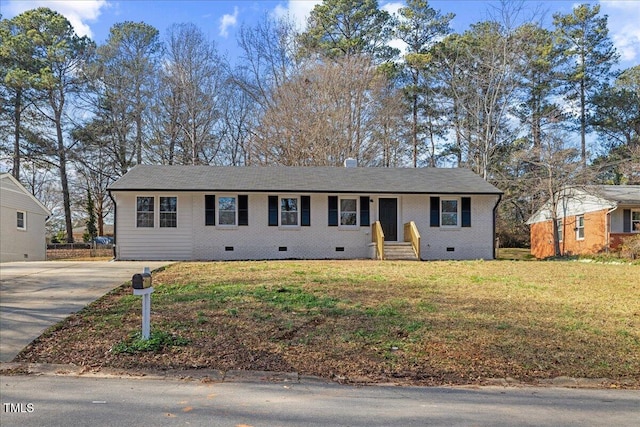 ranch-style house featuring a front lawn