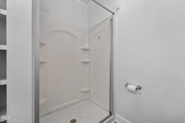 bathroom featuring a shower