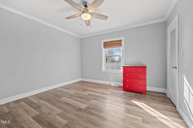 unfurnished bedroom with light wood-type flooring, a closet, ceiling fan, and crown molding