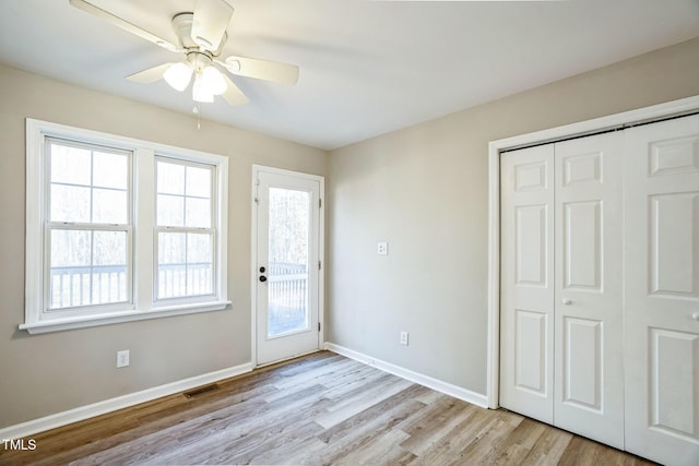 entryway featuring light hardwood / wood-style floors and ceiling fan