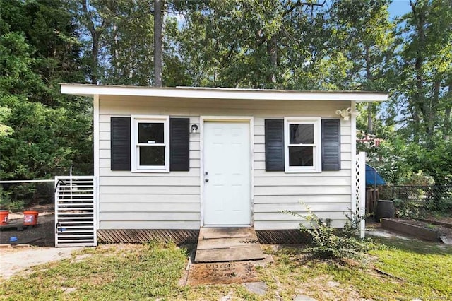 view of outbuilding