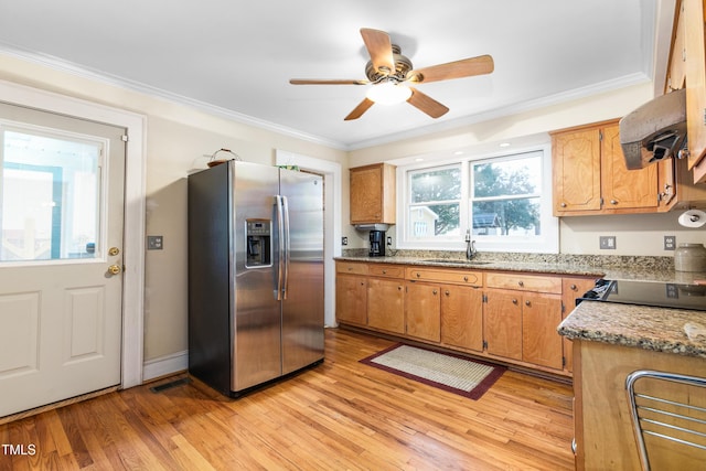 kitchen featuring crown molding, sink, stainless steel refrigerator with ice dispenser, ceiling fan, and light wood-type flooring