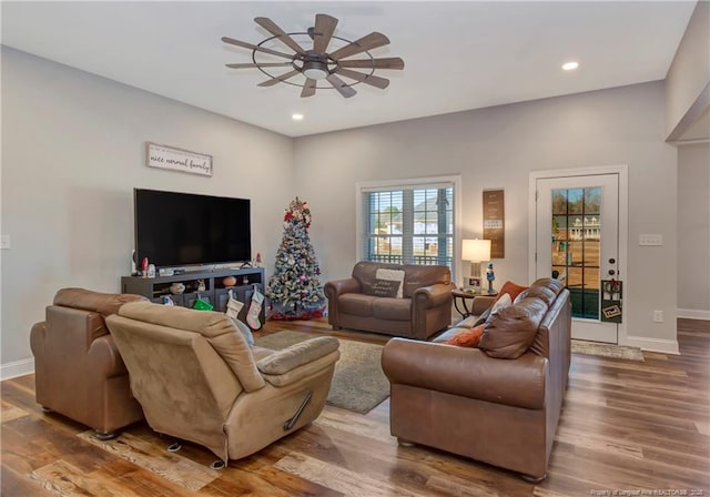 living area featuring a ceiling fan, baseboards, wood finished floors, and recessed lighting