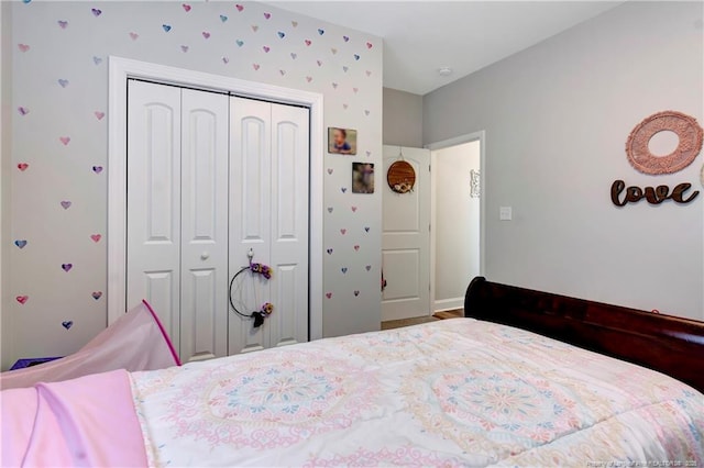 bedroom with a closet