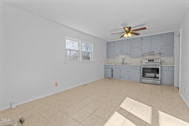 kitchen with electric range, sink, ceiling fan, tasteful backsplash, and gray cabinets