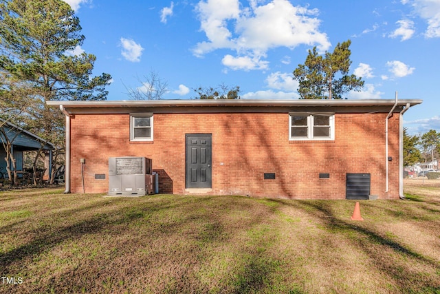 back of property featuring a lawn