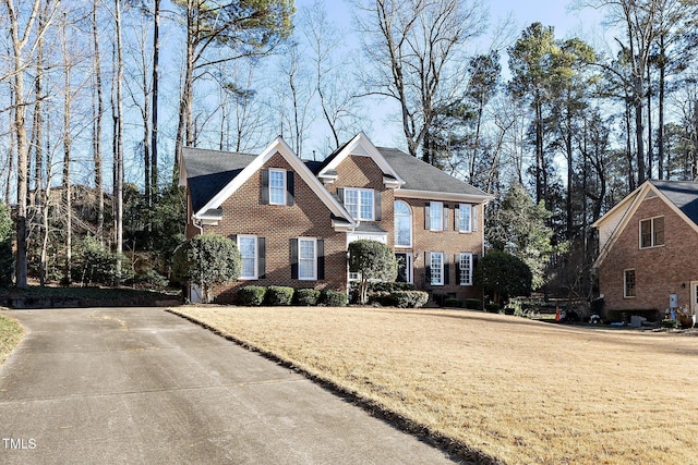 view of front of house with a front yard