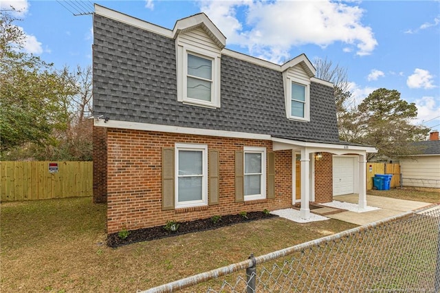 view of front of property featuring a front yard and a garage