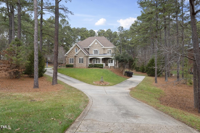 craftsman house with a front lawn and covered porch