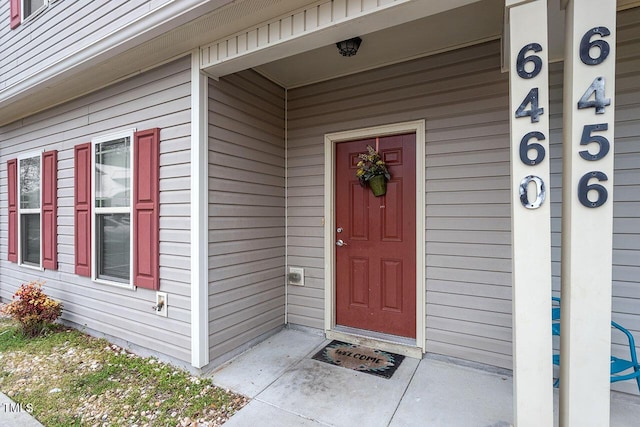 doorway to property with covered porch