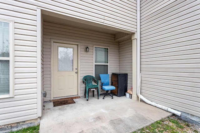 entrance to property featuring a patio