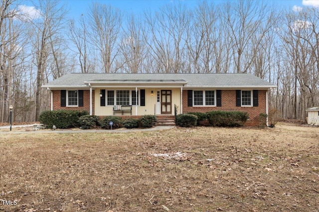 ranch-style home featuring a front lawn and a porch