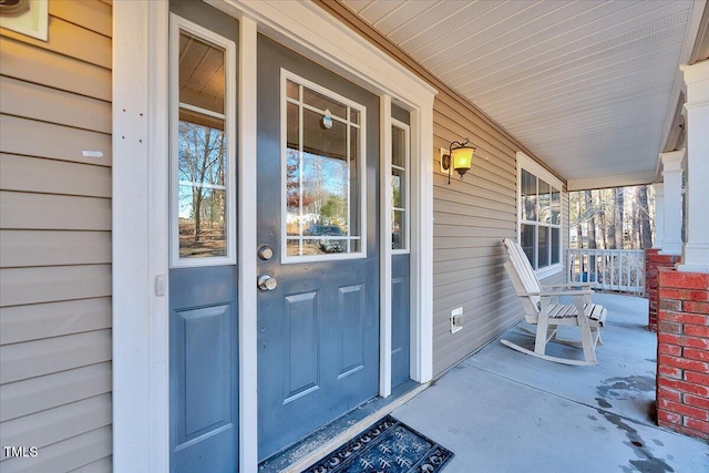 doorway to property with covered porch