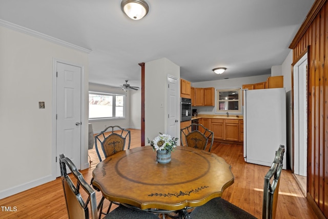 dining room featuring ceiling fan, light hardwood / wood-style floors, and sink