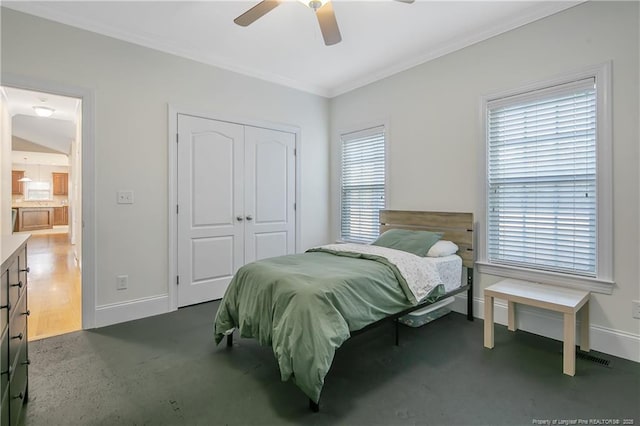 bedroom featuring ceiling fan, a closet, and crown molding