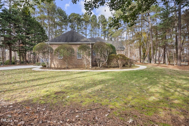 view of front of home featuring a front yard