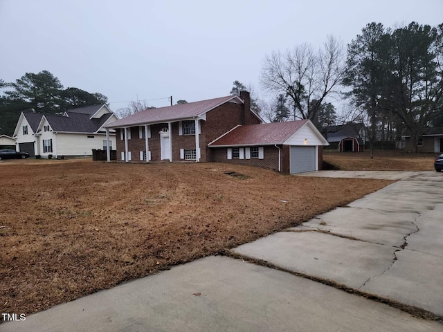 view of front facade with a garage