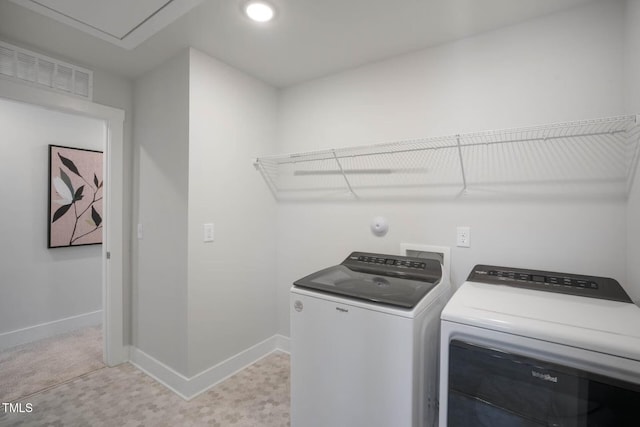 washroom featuring laundry area, visible vents, baseboards, and washer and clothes dryer