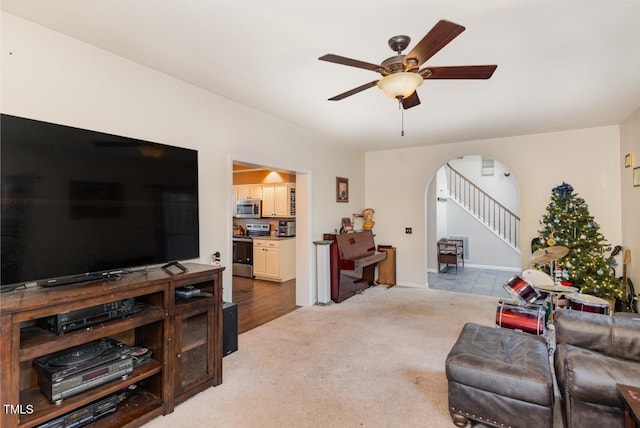 carpeted living room featuring ceiling fan