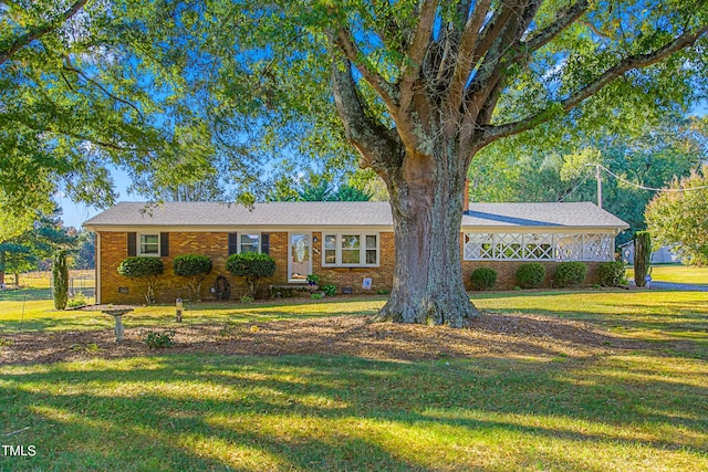 ranch-style house featuring a front lawn