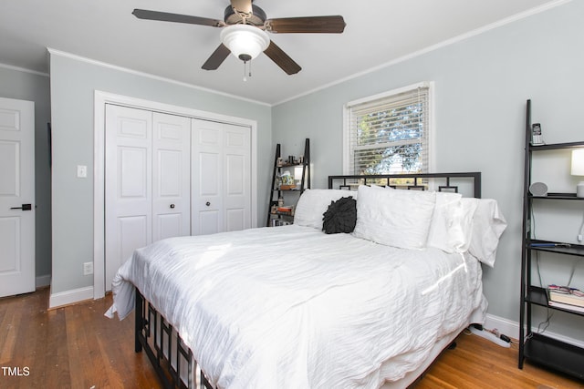 bedroom with dark hardwood / wood-style flooring, a closet, ceiling fan, and ornamental molding