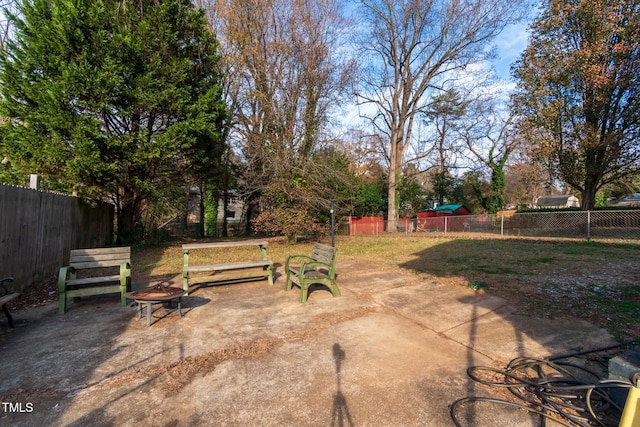 view of yard featuring a fire pit