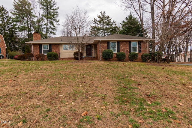 single story home with a front lawn