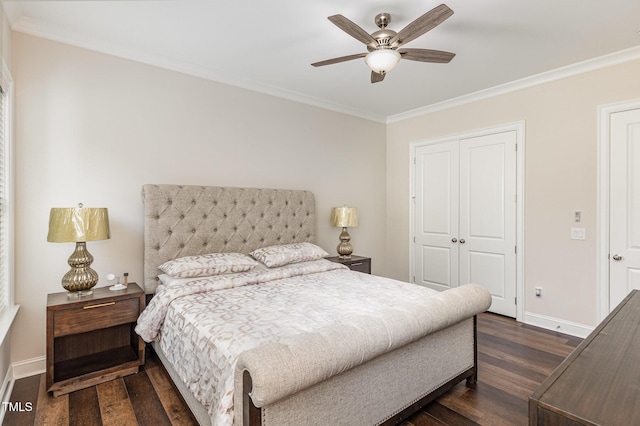 bedroom with ceiling fan, dark hardwood / wood-style floors, ornamental molding, and a closet