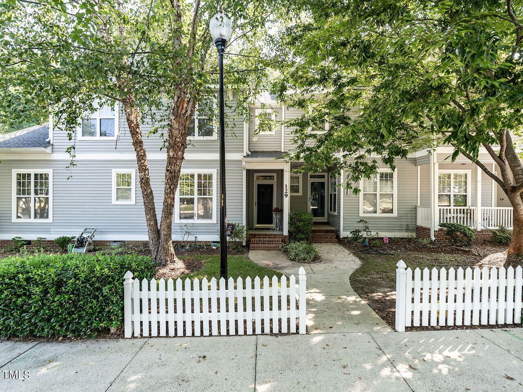 view of front of property