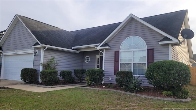 view of front of home featuring a front yard and a garage