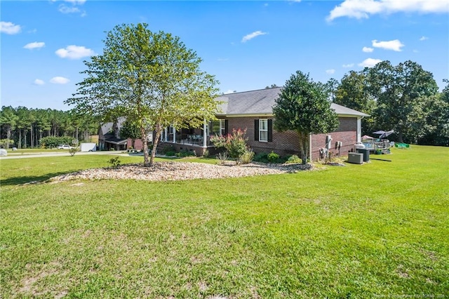 view of front of home with a front lawn