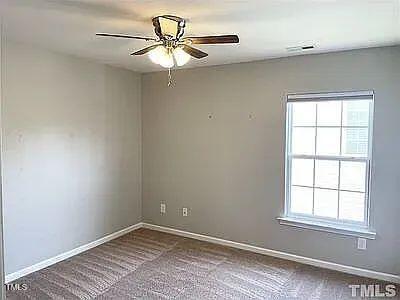 empty room featuring ceiling fan and carpet floors