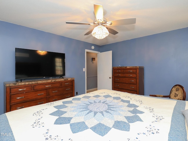 bedroom with ceiling fan