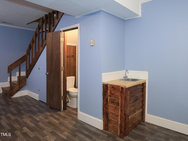 bathroom featuring sink, hardwood / wood-style floors, a textured ceiling, and toilet