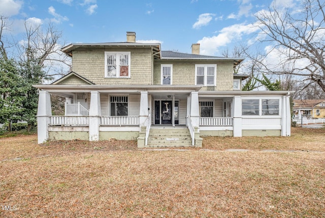 view of front facade featuring covered porch and a front lawn