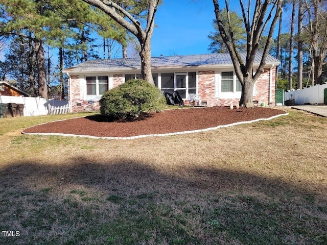 single story home featuring a front lawn